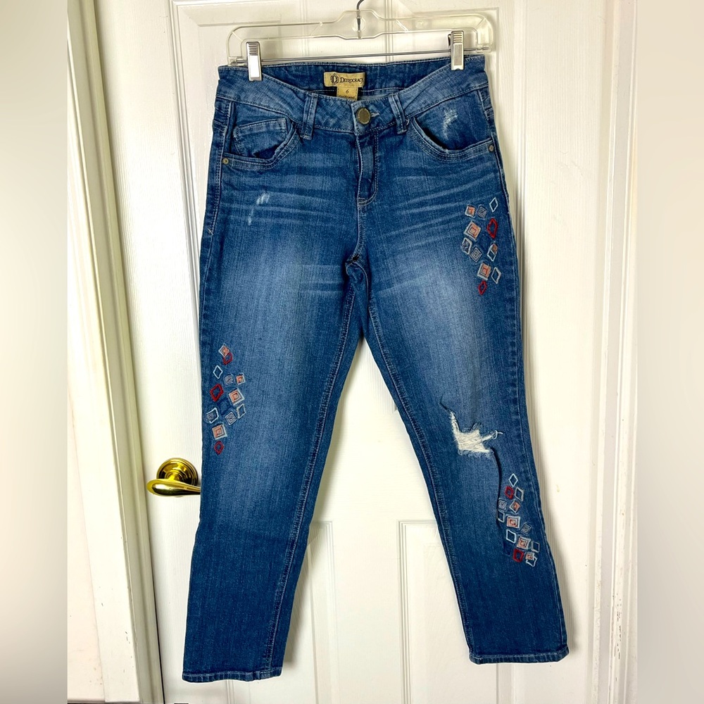 Democracy Girlfriend diamond embroidered jeans, size 6
